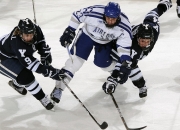 阿扎伦卡连续二十场比赛得分超过刷新纪录，雄鹿不断突破！全场沸腾不已